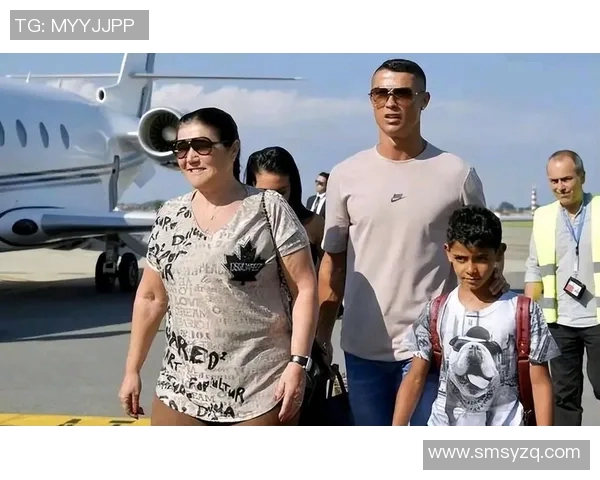 我妈妈心目中的足球明星是谁他在球场上的精彩表现让我感到骄傲